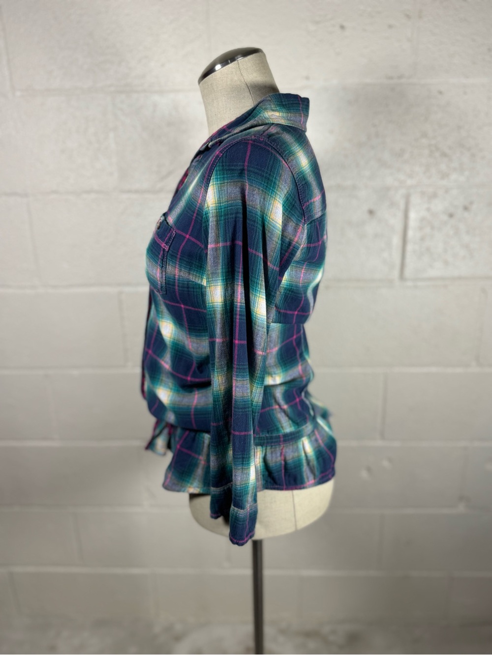 Hollister Y2K Plaid Button Shirt With Drawstring Waist Size Small - Picture 2 of 10